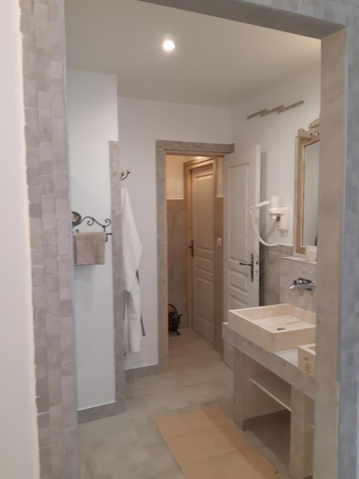 Les Chambres Manon - Piscine, Spa, Tennis Belcodene Oda fotoğraf